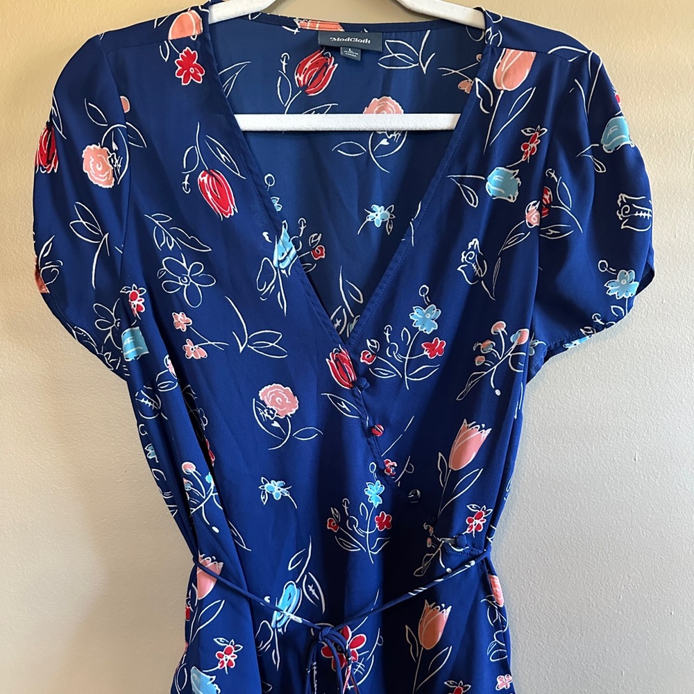 Short sleeve blue floral top